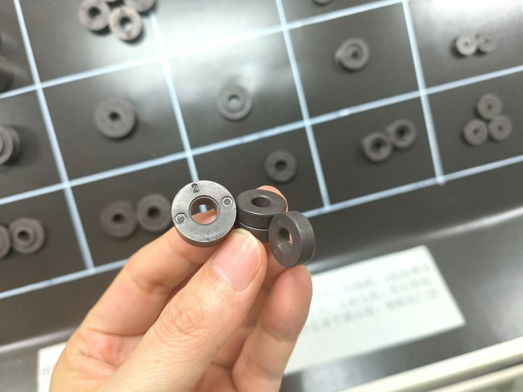 内径(内孔)6mm的铁氧体磁环